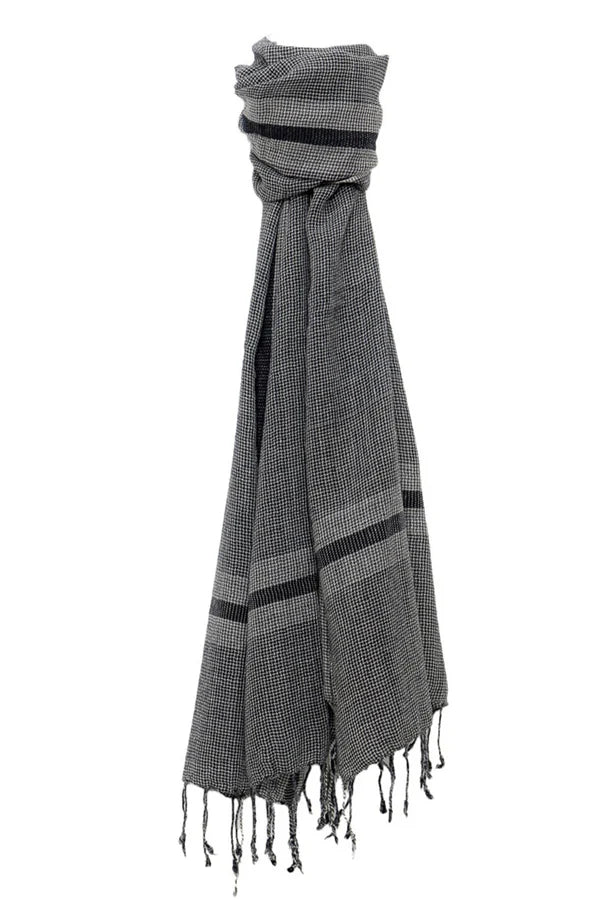 Echarpe fine en 100% Laine, coloris gris, rayé noir.