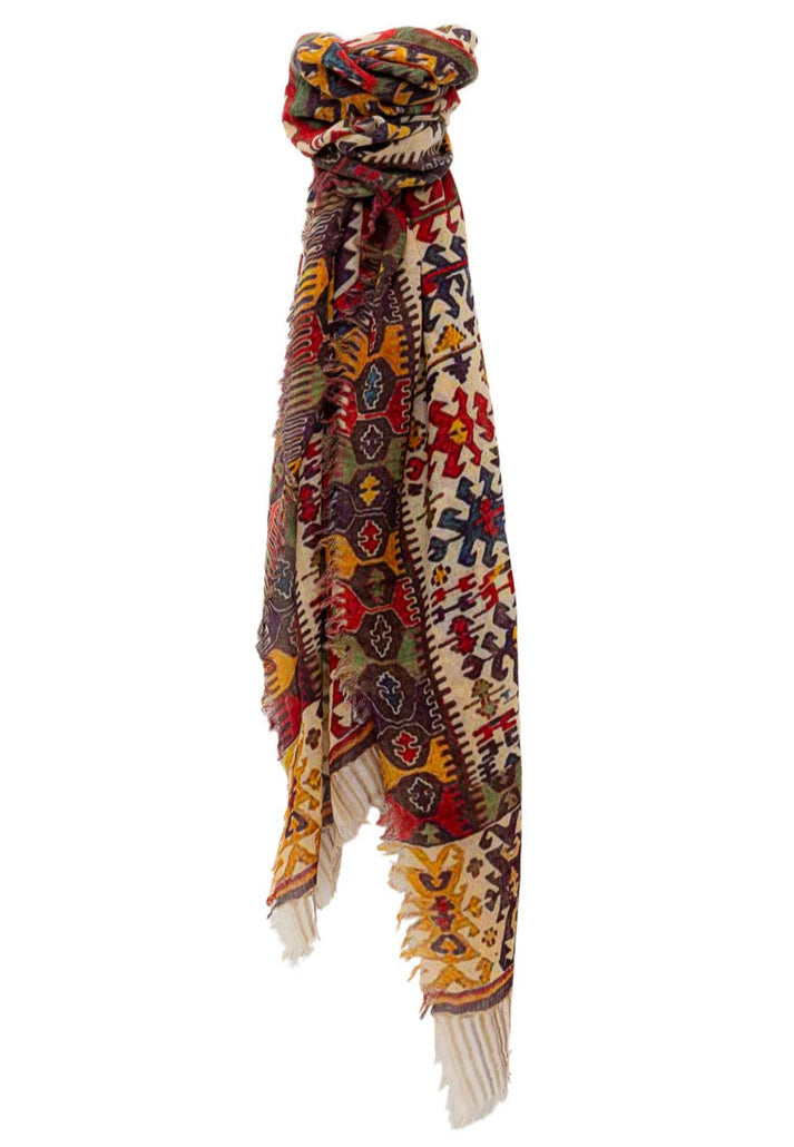 Echarpe fine en laine avec motifs inspirés de tissages artisanaux, multicolore.