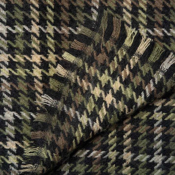 Echarpe en laine avec motif pied-de-poule tissé dans les tons verts. 