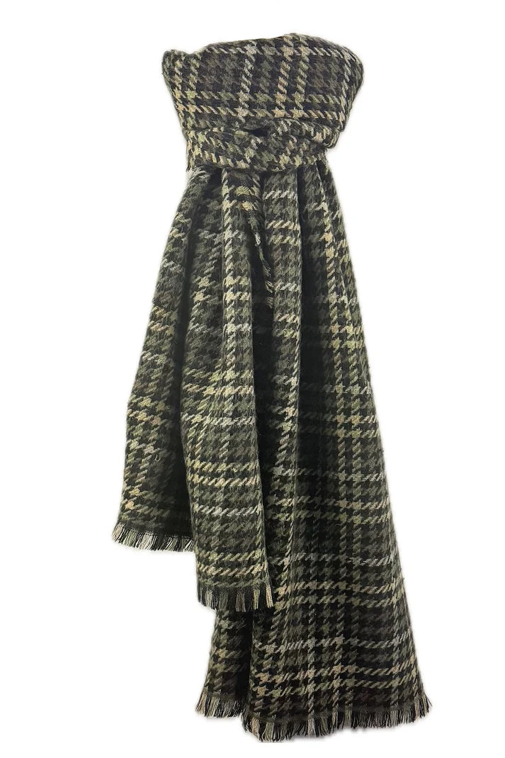 Echarpe en laine avec motif pied-de-poule dans les tons verts. 