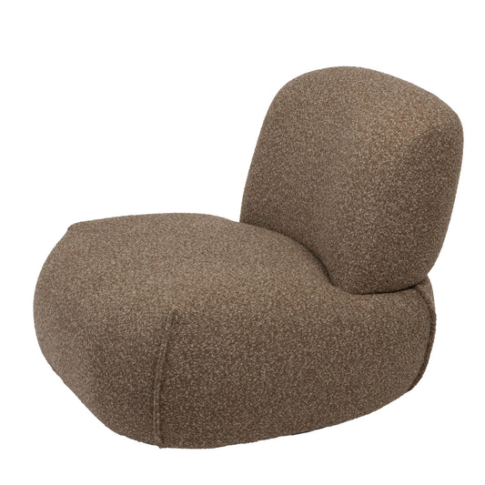 Fauteuil arrondi avec tissu bouclette marron glacé, vue de profil.