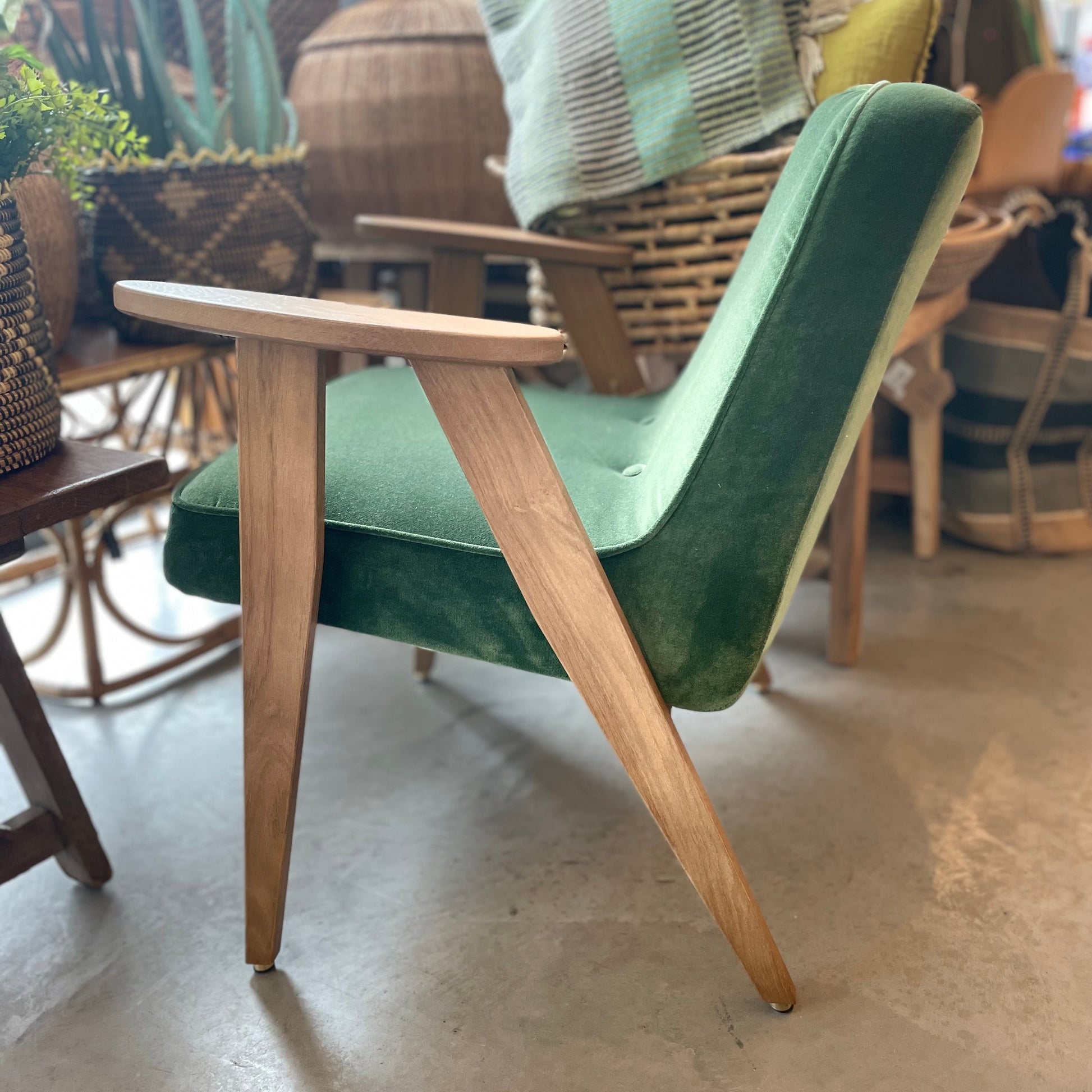 FAUTEUIL_CHENE_ET_VELOURS vert_366_CONCEPT_-_LA_PETITE_BOITE_JAUNE