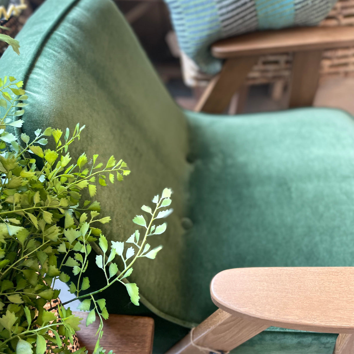 FAUTEUIL_CHENE_ET_VELOURS vert_366_CONCEPT_-_LA_PETITE_BOITE_JAUNE