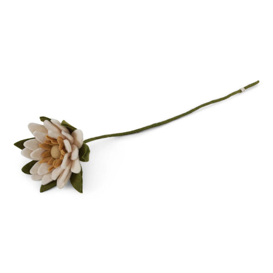 Fleurs de lotus, et de nénuphar en laine feutrée, coloris blanc. 