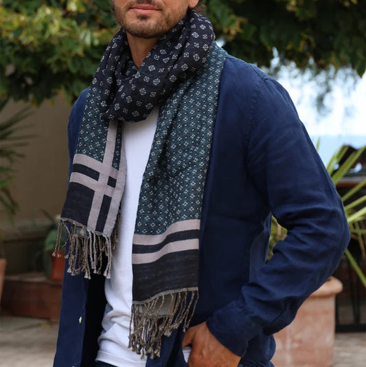 Foulard en laine et coton, motif raffiné et intemporel