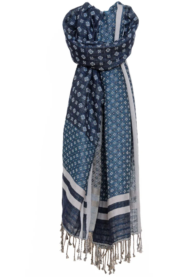 Foulard en laine et coton, motif raffiné et intemporel