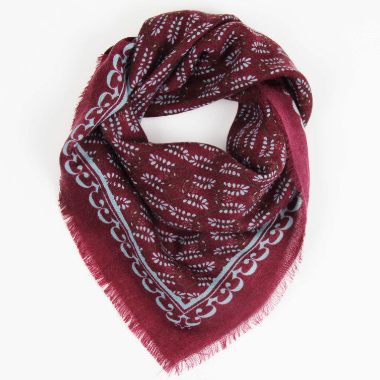 Foulard triangle en laine, graphique et éthique - Différents modèles