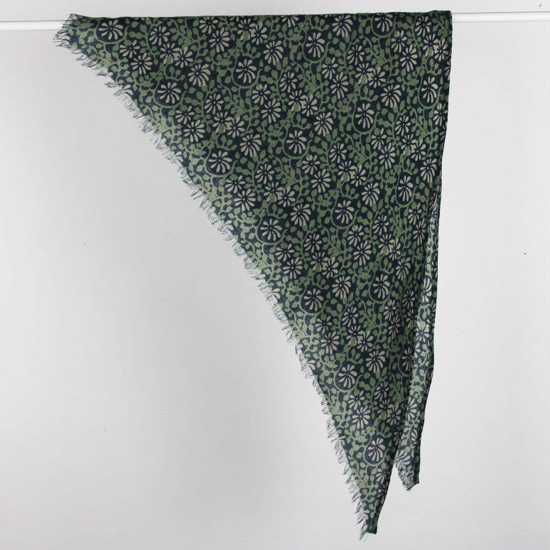 Foulard triangle en laine, graphique et éthique - Différents modèles