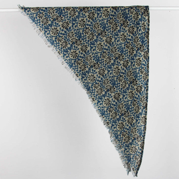 Foulard triangle en laine, graphique et éthique - Différents modèles