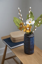 Charger l&#39;image dans la galerie, Branche de fleur simple en laine
