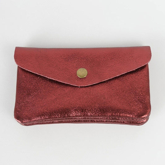 Grand porte-monnaie en cuir irisé, coloris bordeaux. 