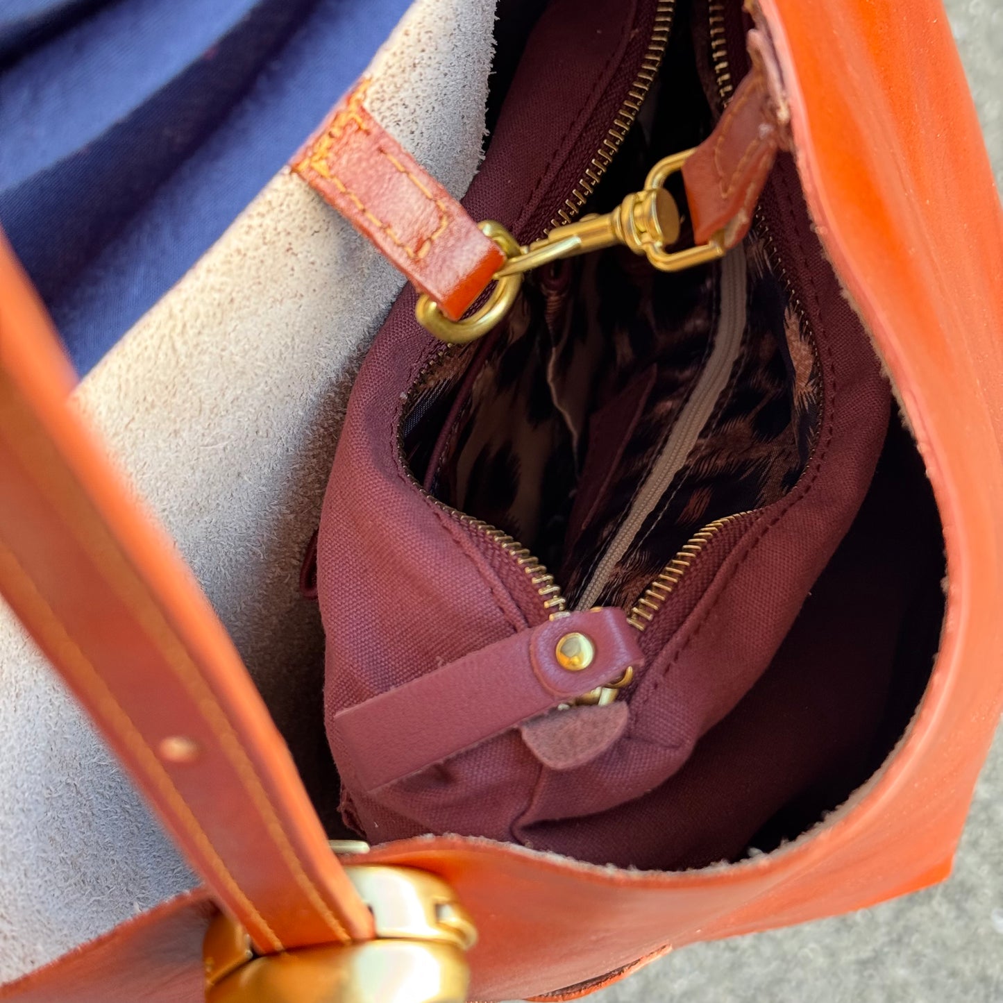 Grand sac seau en cuir, housse intérieure. 