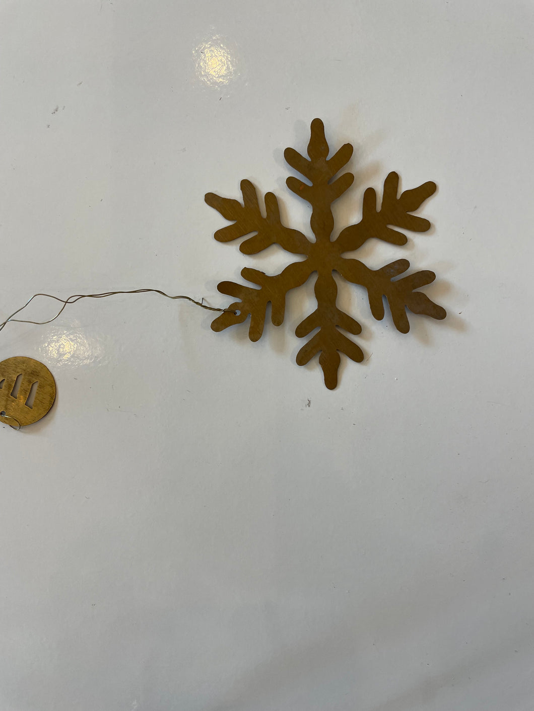 Décoration de Noël : Flocon de neige en laiton à suspendre
