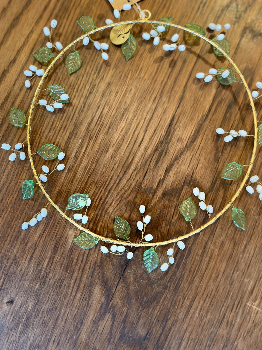 Couronne de feuilles en verre et de perles