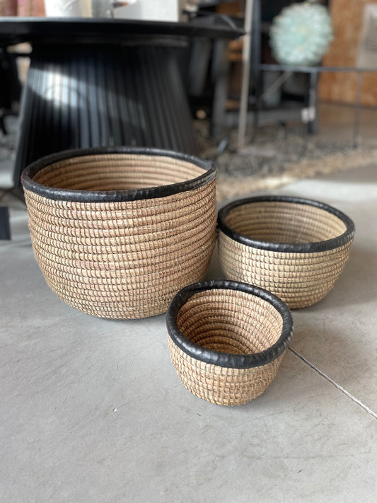 Cache pot en paille naturelle et bordure de cuir noire - 3 tailles