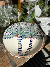 Charger l&#39;image dans la galerie, Plat/assiette artisanal  en céramique traditionnelle avec motifs peints à la main NAKHLATEEM
