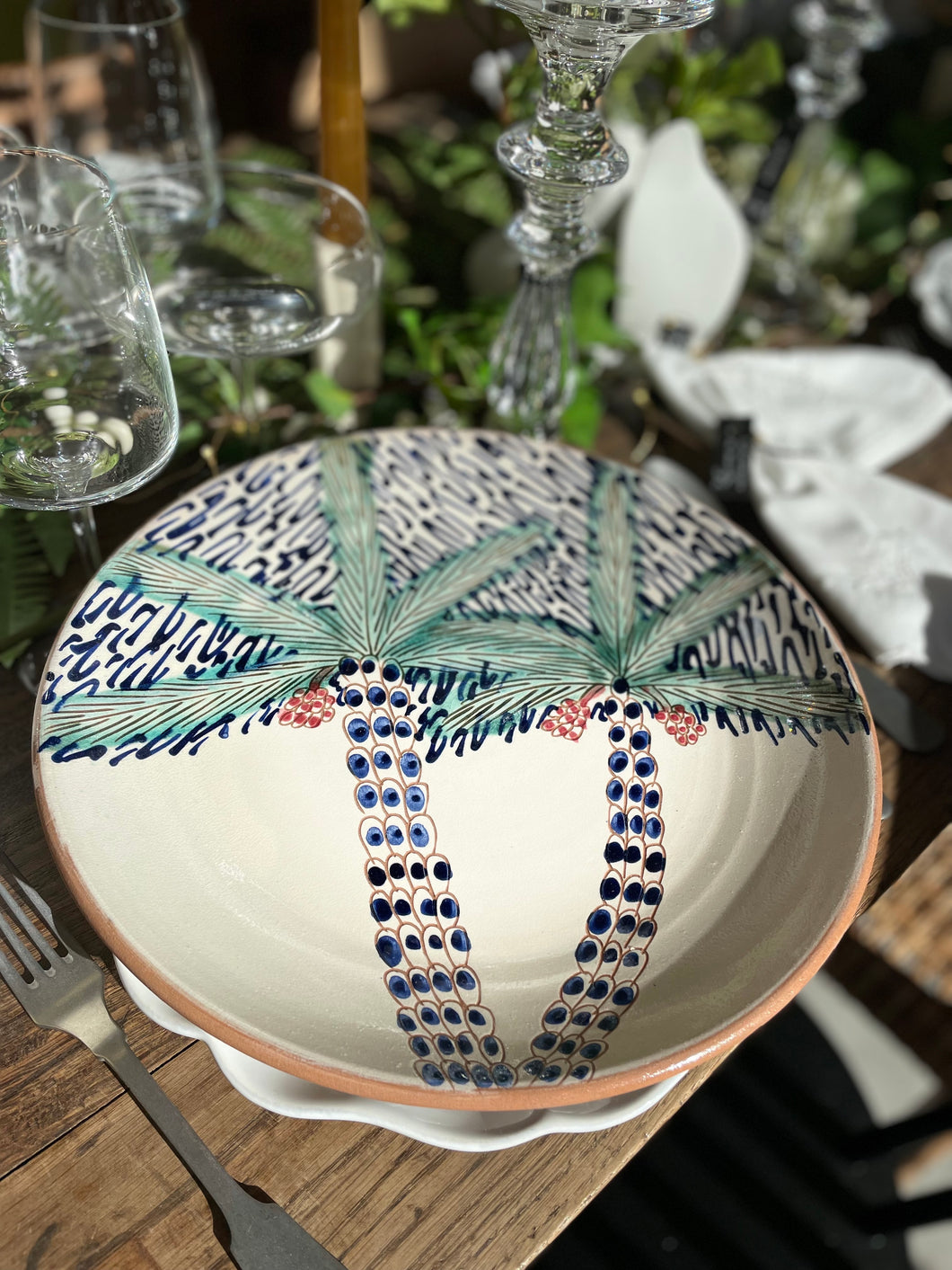 Plat/assiette artisanal  en céramique traditionnelle avec motifs peints à la main NAKHLATEEM