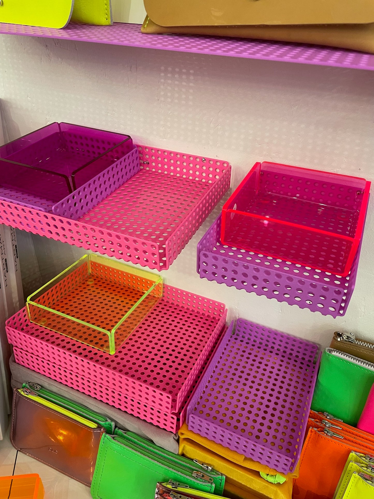 Etagère en métal fluo trop fun