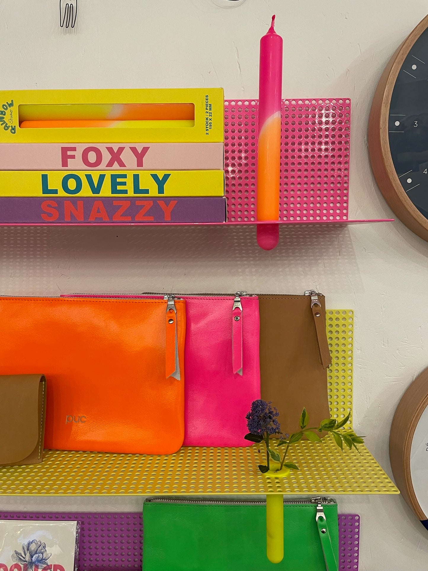 Etagère en métal fluo trop fun