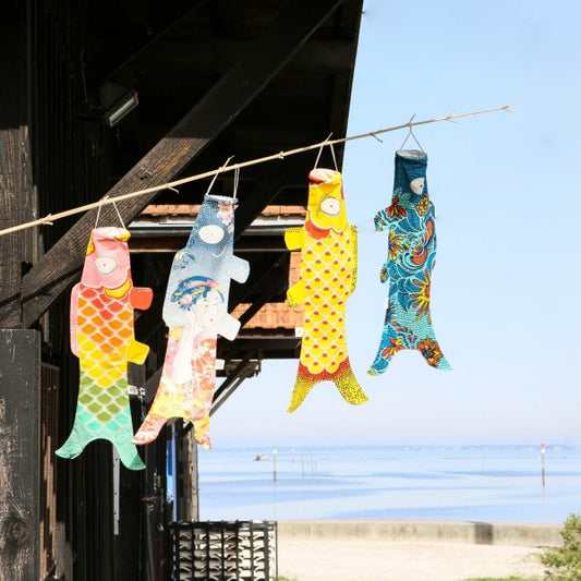 Koinobori fantaisiste, manche à air en forme de carpe