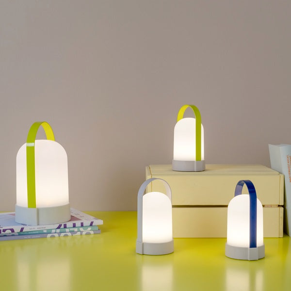 Lampes baladeuses petit et grand modèle posées.