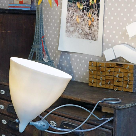 LAMPE A PINCER EN PORCELAINE BLANCHE TSE TSE
