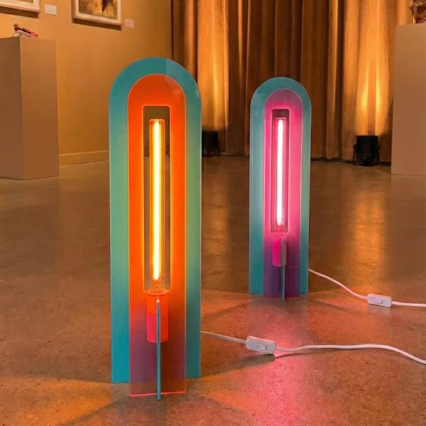 LAMPE A POSER ESPRIT POP ART COLOREE EN PLASTIC