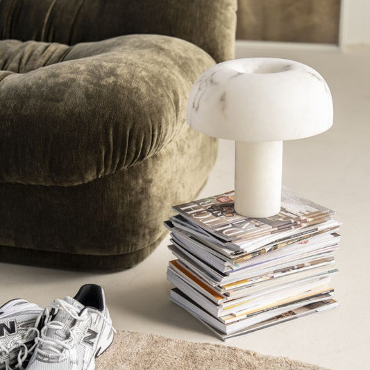 Lampe à poser en résine effet marbre.