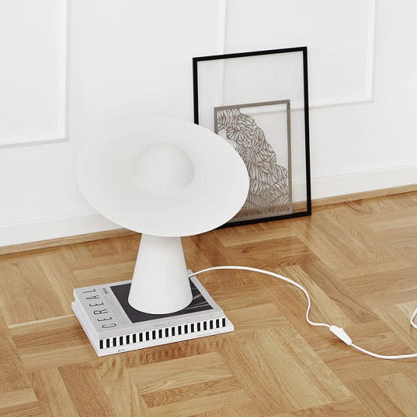 LAMPE EN PORCELAINE EN FORME DE CHAPEAU DE MOEBE - LA PETITE BOITE JAUNE