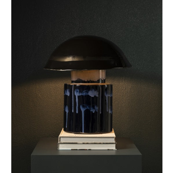 Lampe de table "Terre de rêve" bleu foncé John pour Serax