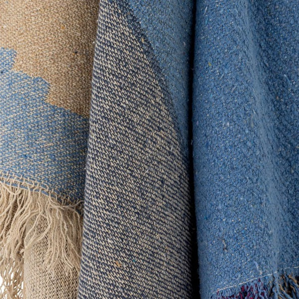 Plaid en coton recyclé modèle Maji bleu