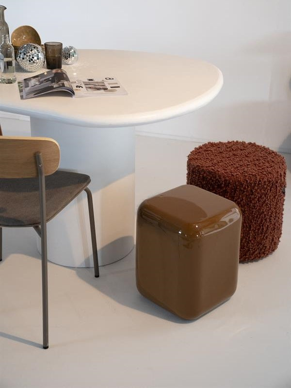 Tabouret en métal laqué design