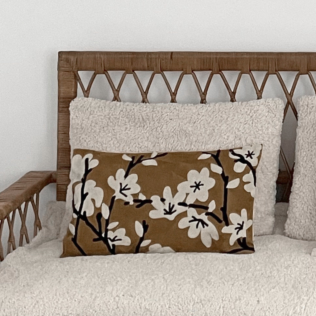 Coussin fleuri tendance japonisante rectangulaire