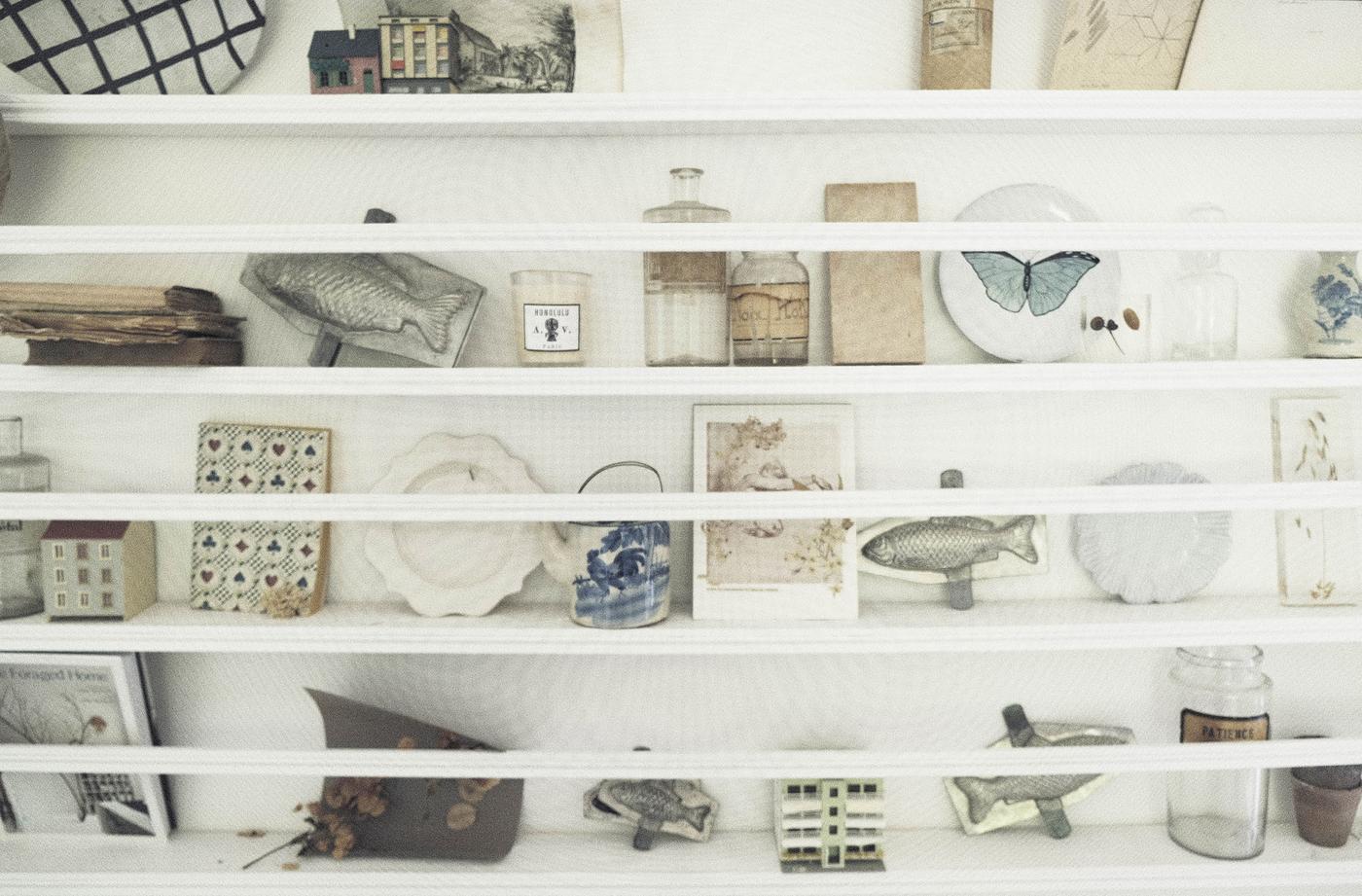 LIVRE DE 1000 STICKERS A COLLER PARTOUT ZOE DE LA CASES - LA PETITE BOITE JAUNE