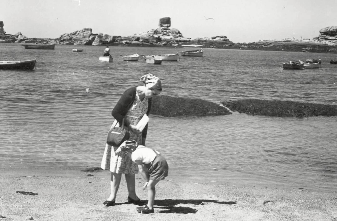 LIVRE DE 1000 STICKERS A COLLER PARTOUT ZOE DE LA CASES - LA PETITE BOITE JAUNE