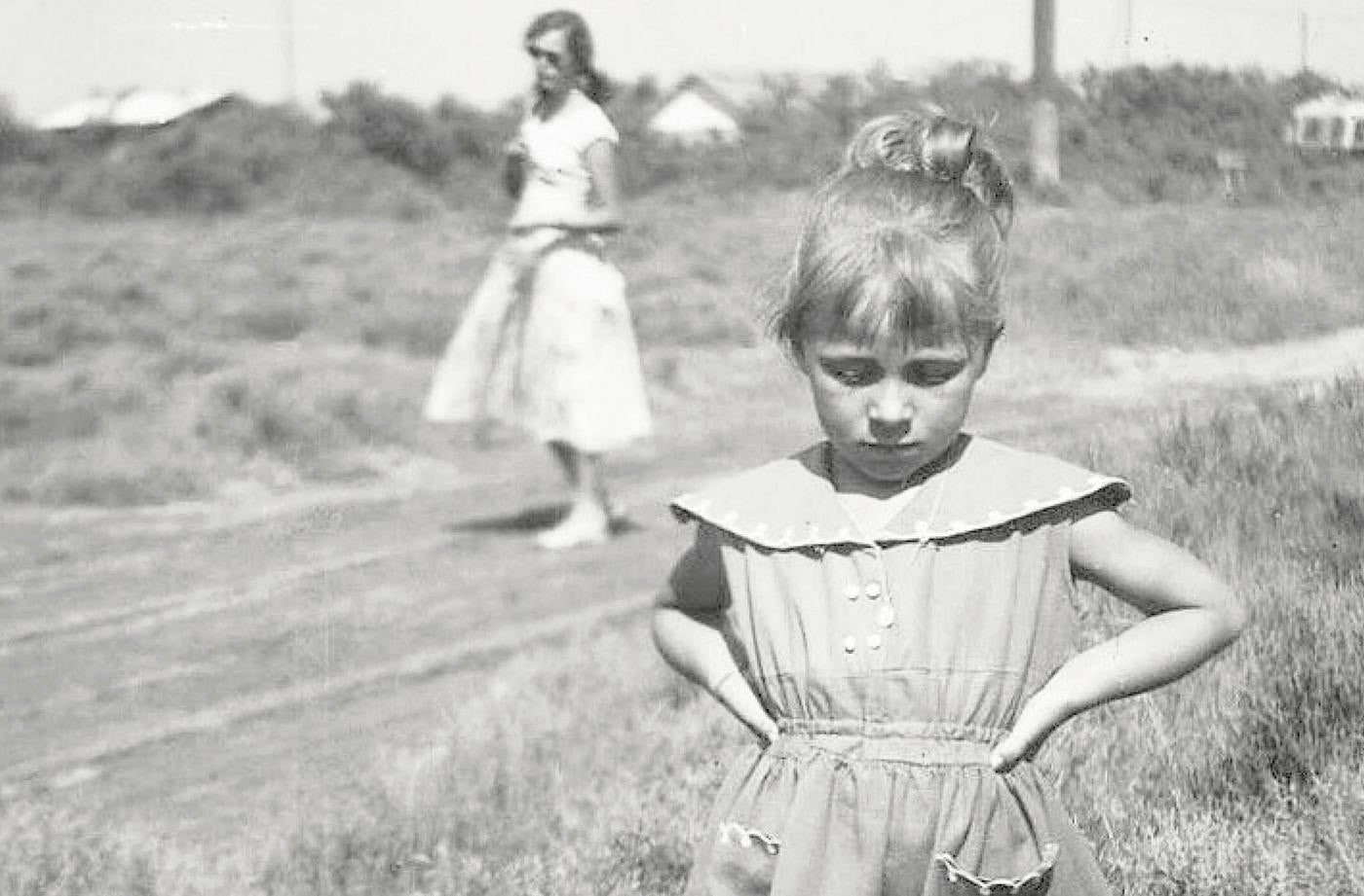 LIVRE DE 1000 STICKERS A COLLER PARTOUT ZOE DE LA CASES - LA PETITE BOITE JAUNE