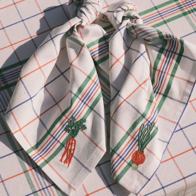 LOT_DE_2_SERVIETTES_A_CARREAU_ESPRIT_TORCHON_VERT_ET_ORANGE _BRODERIE_LEGUMES_-_LA_PETITE_BOITE_JAUNE