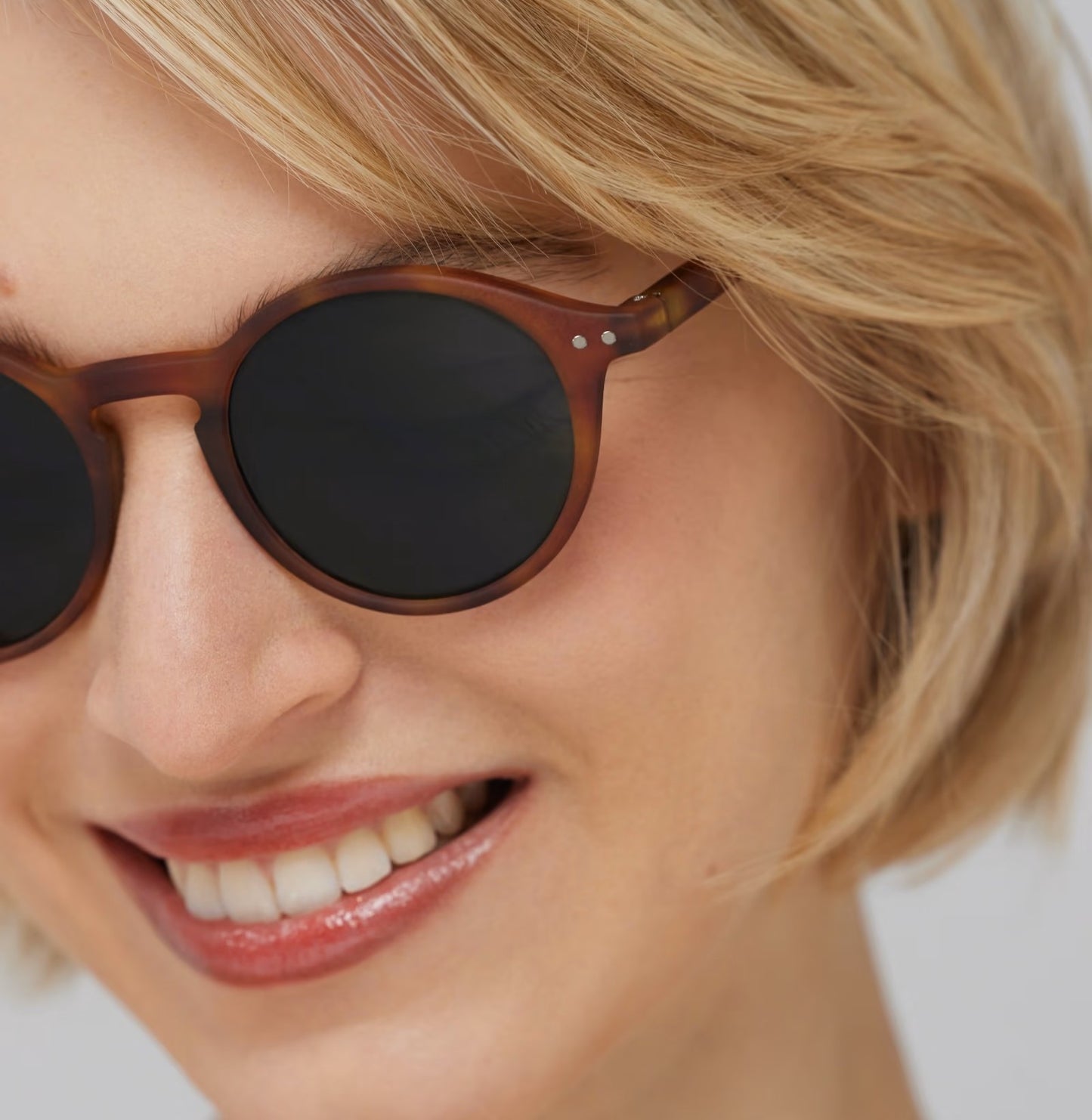 LUNETTES DE SOLEIL IZIPIZI MODELE D - LA PETITE BOITE JAUNE