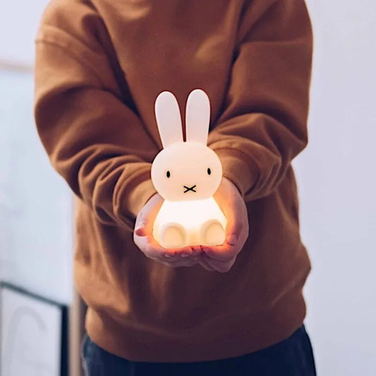 Mini veilleuse en silicone en forme de lapin Miffy.