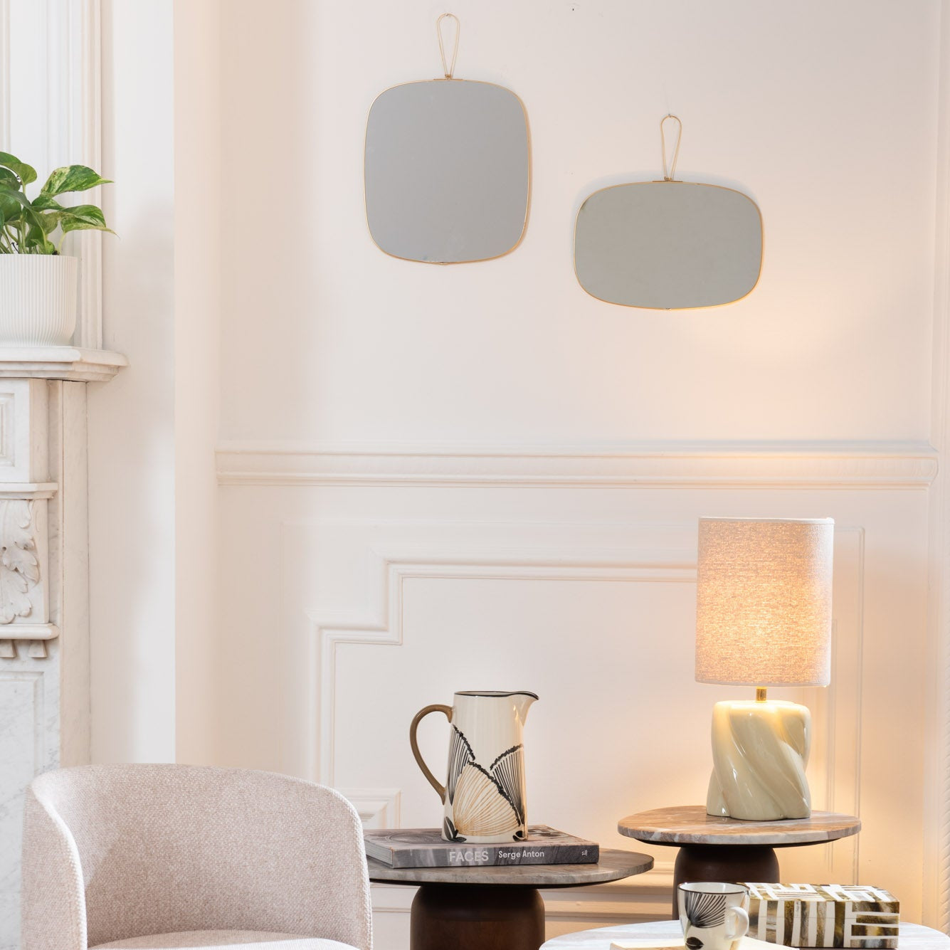 Miroir rectangulaire arrondi à suspendre, bord doré - 2 tailles