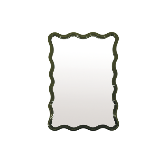 Miroir rectangulaire aux contours ondulés vert kaki. 