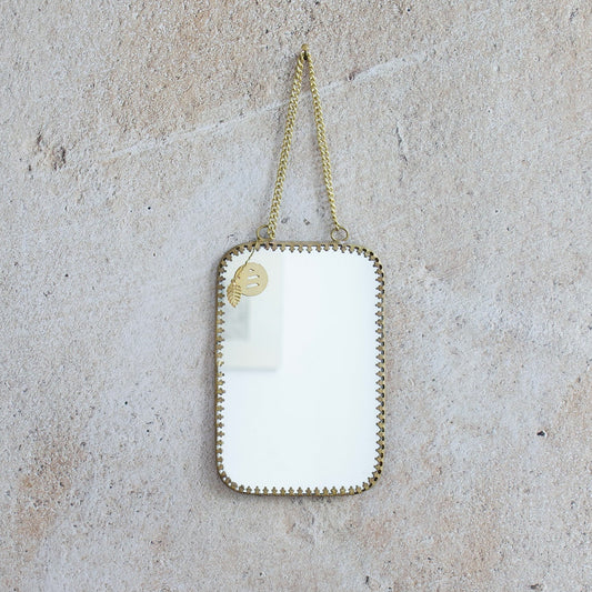 Miroir rectangulaire doré à suspendre avec chainette.