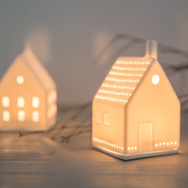 Photophore en porcelaine maison avec un coeur