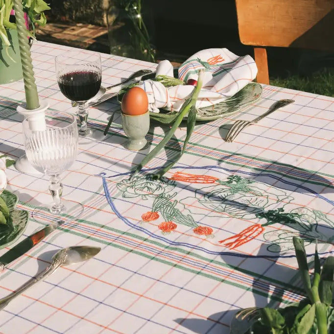 NAPPE_A_CARREAU_ESPRIT_TORCHON_VERTE_ET ORANGE_BRODERIE_LEGUMES-_LA_PETITE_BOITE_JAUNE