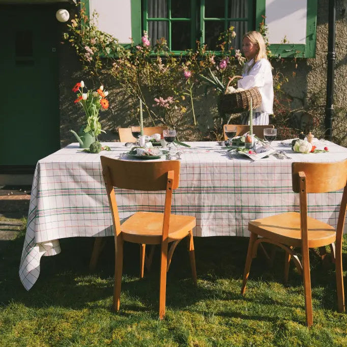 NAPPE_A_CARREAU_ESPRIT_TORCHONVERTE_ET_ROUGE_BRODERIE_LEGUMES-_LA_PETITE_BOITE_JAUNE