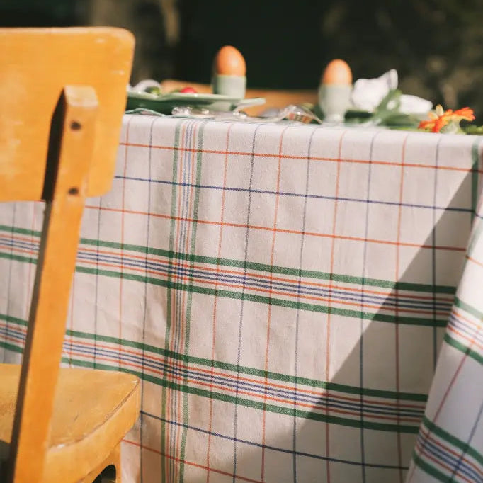 NAPPE_A_CARREAU_ESPRIT_TORCHONVERTE_ET_ROUGE_BRODERIE_LEGUMES-_LA_PETITE_BOITE_JAUNE