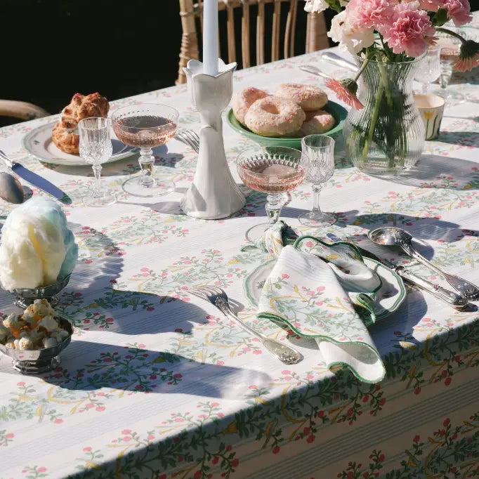 NAPPE_RAYURES ET FLEURS BLEU CIEL ET ROUGES_LA_PETITE_BOITE_JAUNE