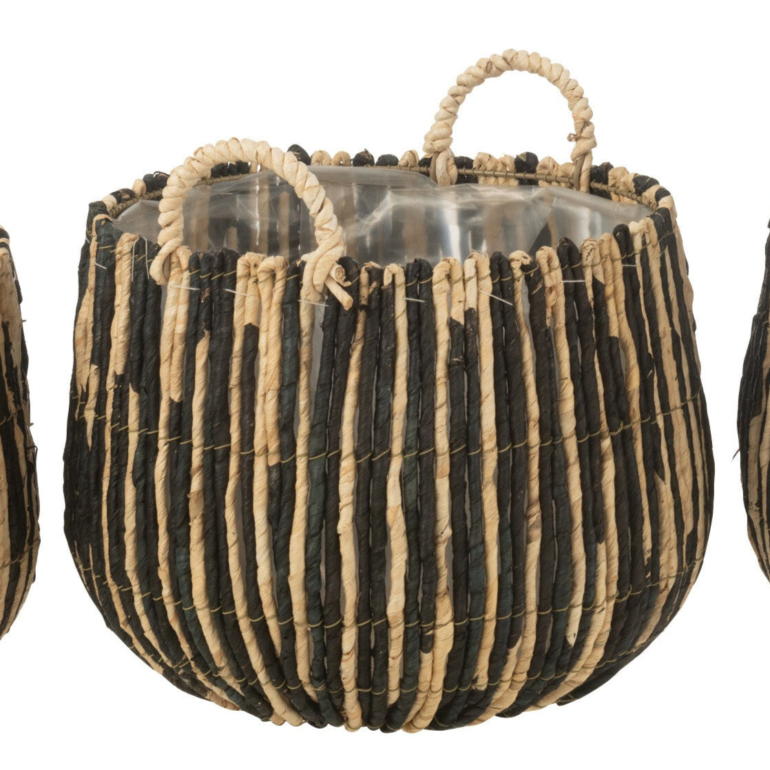 Paniers et cache-pots en roseau de différentes tailles. 