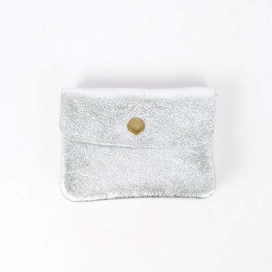 Petit porte-monnaie en cuir irisé, coloris argent.