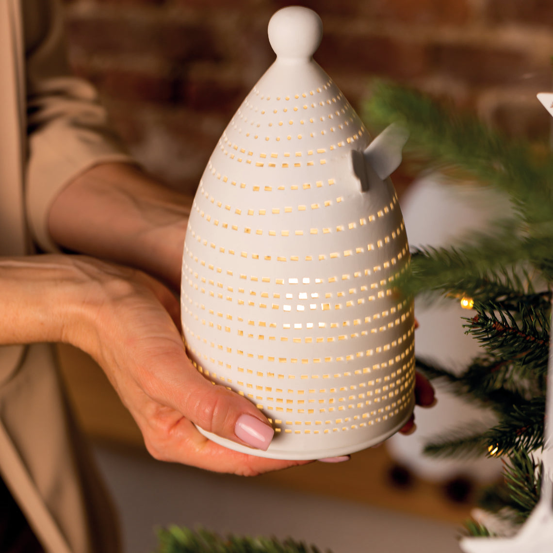 Grand photophore en forme d'ange en porcelaine, design 1.